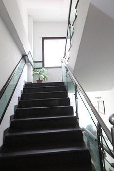 Hotel Oyo Malviya Nagar Market